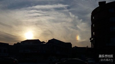 難得一見(jiàn)的晴日彩虹