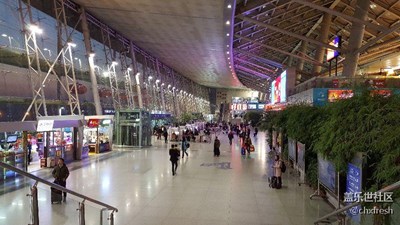 回家，步履匆匆的人們