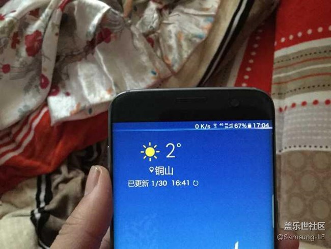 這個(gè)屏幕，怕是不能免費(fèi)修，但是外觀完好，不甘心啊