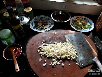 《年味》+四川省三臺(tái)縣城+圍坐火鍋度舊歲