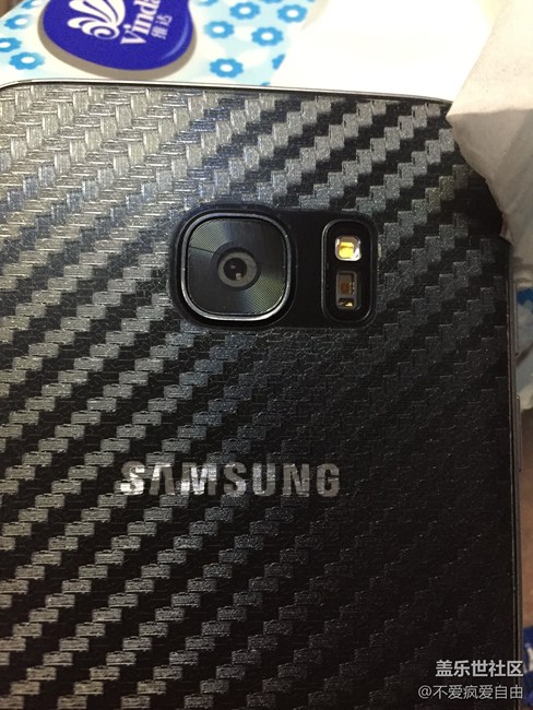 過年回老家一趟，回來發(fā)現(xiàn)攝像頭玻璃裂了一條縫