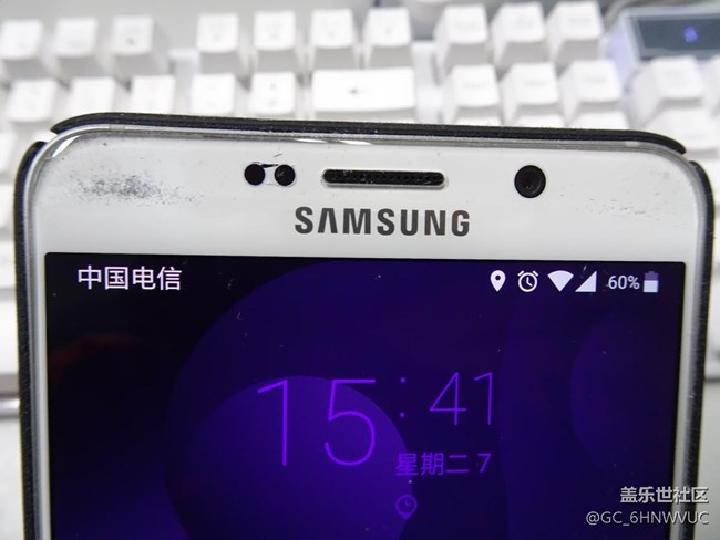 屏幕進灰了，屬于保修范圍嗎？