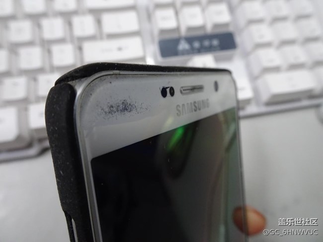 屏幕進灰了，屬于保修范圍嗎？