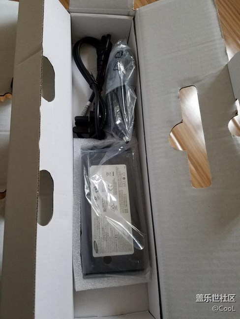 三星第一款游戲本Odyssey，開箱實(shí)拍。