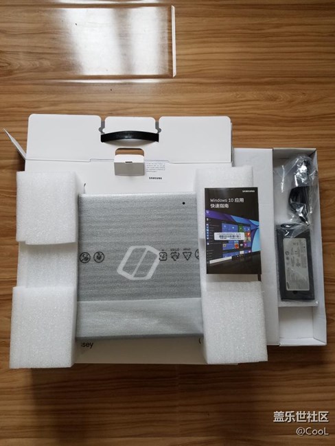 三星第一款游戲本Odyssey，開箱實(shí)拍。