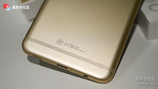 三星蓋樂(lè)世 C7 Pro楓葉金圖賞 延續(xù)經(jīng)典完善細(xì)節(jié)配置 三星蓋樂(lè)世 C7 Pro楓葉金圖賞 延續(xù)經(jīng)典完善細(xì)節(jié)配置