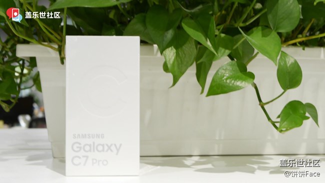 三星蓋樂(lè)世 C7 Pro楓葉金圖賞 延續(xù)經(jīng)典完善細(xì)節(jié)配置