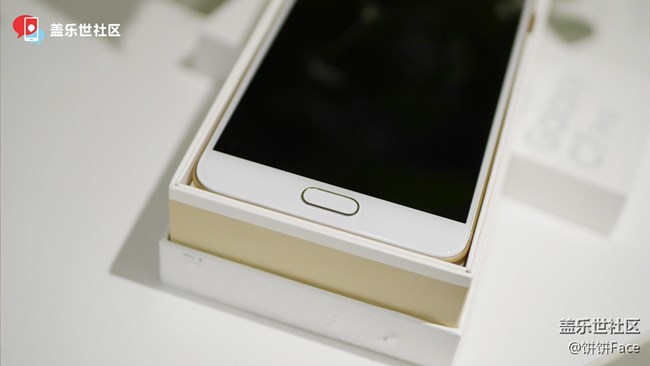 三星蓋樂(lè)世 C7 Pro楓葉金圖賞 延續(xù)經(jīng)典完善細(xì)節(jié)配置 三星蓋樂(lè)世 C7 Pro楓葉金圖賞 延續(xù)經(jīng)典完善細(xì)節(jié)配置