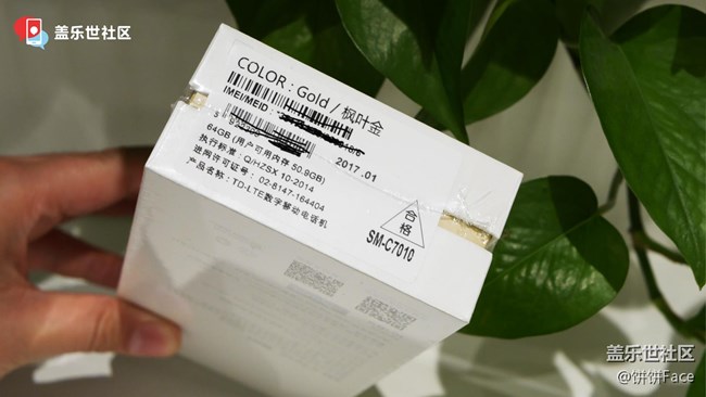 三星蓋樂(lè)世 C7 Pro楓葉金圖賞 延續(xù)經(jīng)典完善細(xì)節(jié)配置 三星蓋樂(lè)世 C7 Pro楓葉金圖賞 延續(xù)經(jīng)典完善細(xì)節(jié)配置