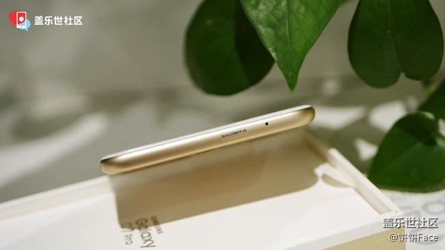 三星蓋樂(lè)世 C7 Pro楓葉金圖賞 延續(xù)經(jīng)典完善細(xì)節(jié)配置 三星蓋樂(lè)世 C7 Pro楓葉金圖賞 延續(xù)經(jīng)典完善細(xì)節(jié)配置