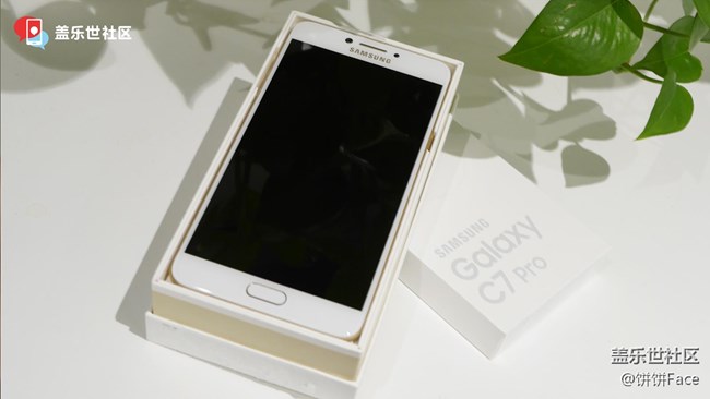 三星蓋樂(lè)世 C7 Pro楓葉金圖賞 延續(xù)經(jīng)典完善細(xì)節(jié)配置 三星蓋樂(lè)世 C7 Pro楓葉金圖賞 延續(xù)經(jīng)典完善細(xì)節(jié)配置