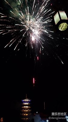 發(fā)幾張昨晚拍的煙花