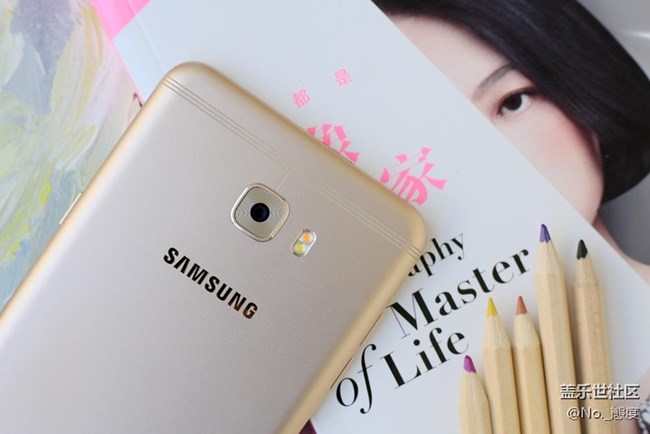 纖薄時(shí)尚，顏值擔(dān)當(dāng)：三星C7 Pro開(kāi)箱圖賞