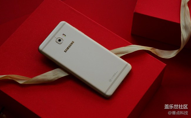 當(dāng)國產(chǎn)手機(jī)品牌都在談加價時，三星C7 Pro卻玩起了走心