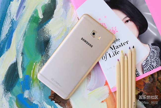 纖薄時(shí)尚，顏值擔(dān)當(dāng)：三星C7 Pro開(kāi)箱圖賞