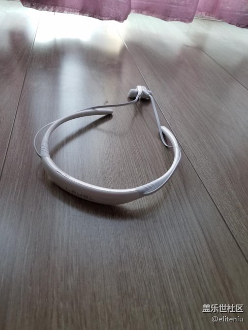 白色的level u看上去一般般