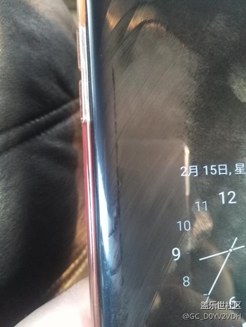 請(qǐng)問屏幕上這條線是什么情況？？