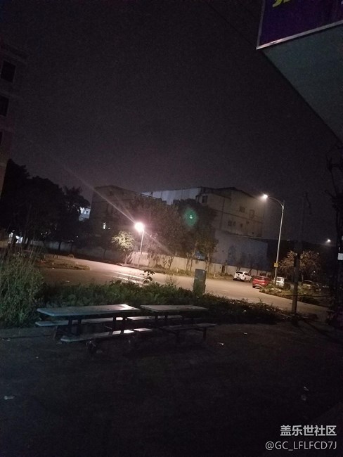 三星坑爹！拍個(gè)照片出現(xiàn)綠色小點(diǎn)什么意思？求解