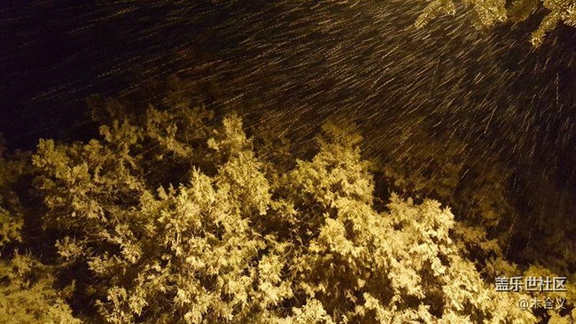 昨天晚上開(kāi)始下雪了