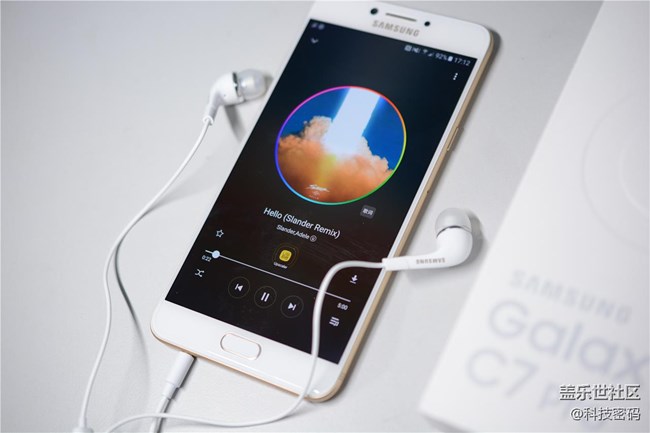 表現(xiàn)全面售價親民，看三星Galaxy C7 Pro體驗評測