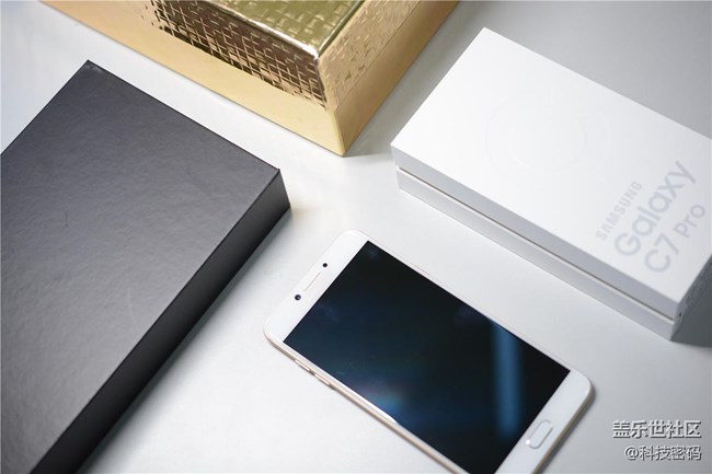 表現(xiàn)全面售價親民，看三星Galaxy C7 Pro體驗評測