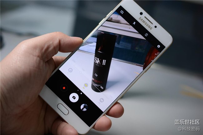 表現(xiàn)全面售價親民，看三星Galaxy C7 Pro體驗評測