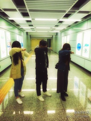 保持姿勢(shì)，走到哪拍到哪