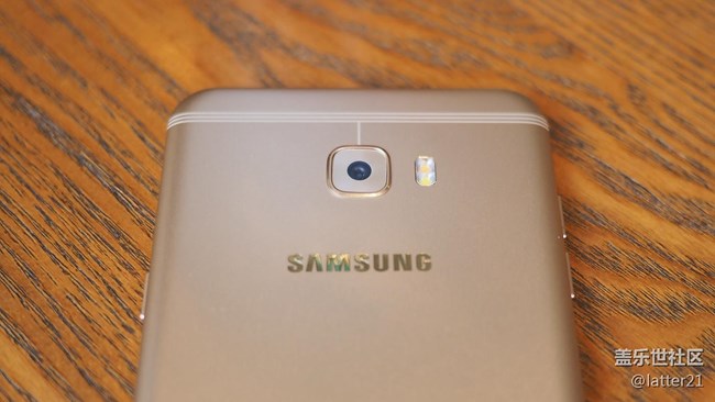 三星Galaxy C7 Pro上手評，準日常機