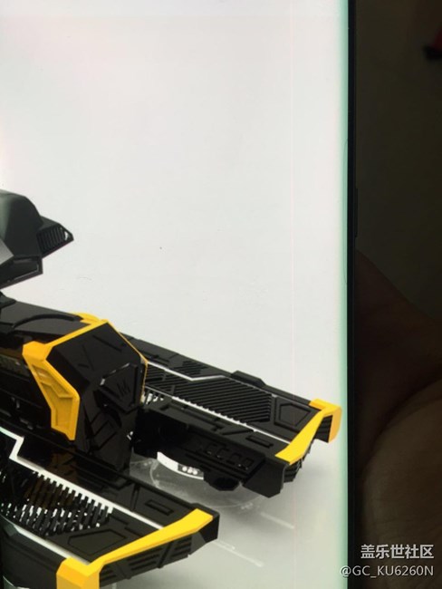 我的S7屏幕右邊電池位置往下有一條支線，貫穿整個(gè)屏幕