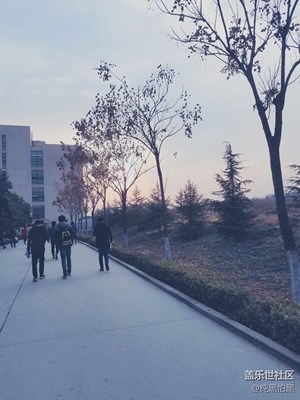 手機(jī)刷到7.0系統(tǒng)了，就是開(kāi)心，出去溜達(dá)溜達(dá)嘛。