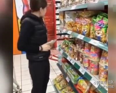 快手直播女子在樂天超市破壞商品 網(wǎng)友:非蠢即壞