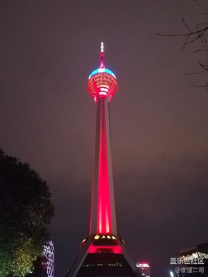 s7升級7.0后拍的照片一張是晚上拍的另一張是陽光下拍的。