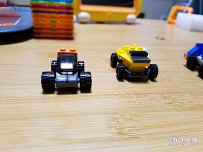 相機不錯，好看的積木。