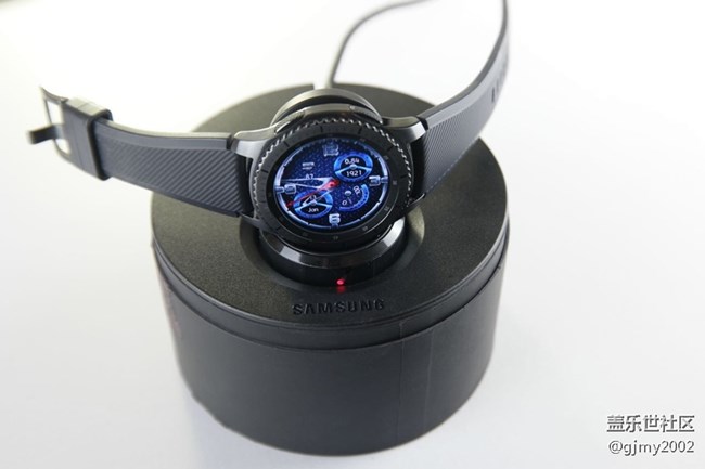 如何將你的Gear S3包裝盒變成充電器架