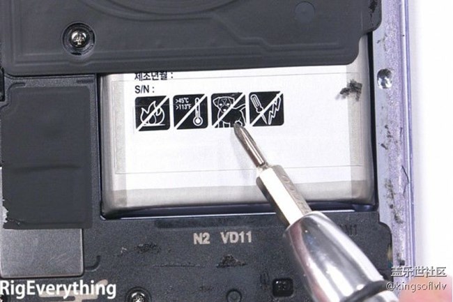 想知道S8為什么在電池上打出“請(qǐng)勿靠近寵物狗” 的提示嗎？