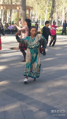 生活再艱難，我們也要快樂的面對