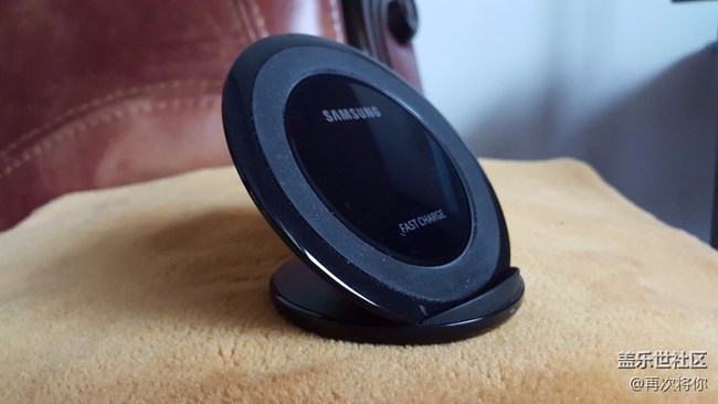 #我是極客# 三星立式快充無線充電器