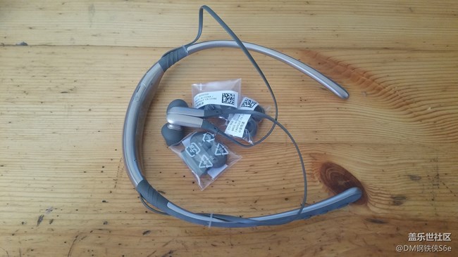 #我是極客# Level U 項(xiàng)圈式 運(yùn)動(dòng)藍(lán)牙音樂(lè)耳機(jī)