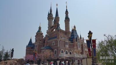 《初夏風(fēng)情畫(huà)》+上海迪士尼樂(lè)園+全家游玩樂(lè)園