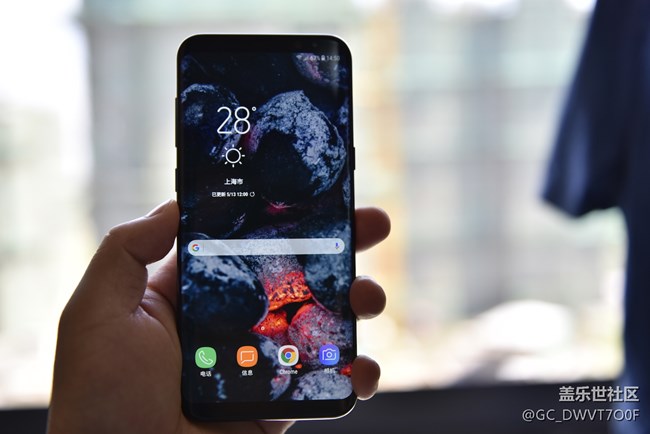 換了一張壁紙，覺(jué)得不錯(cuò)