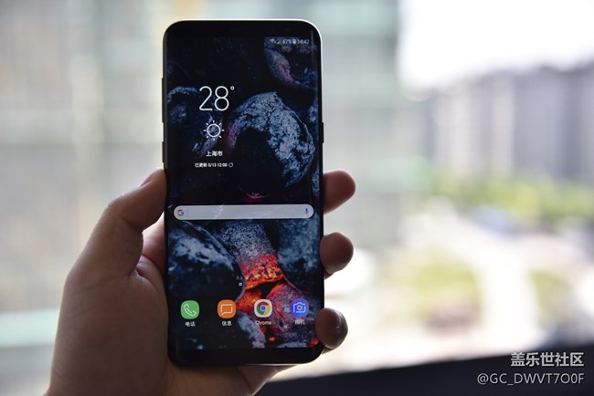 換了一張壁紙，覺(jué)得不錯(cuò)