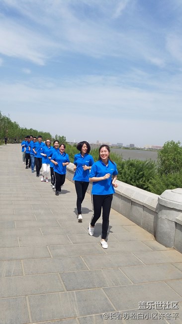 微笑在臉  服務(wù)在心