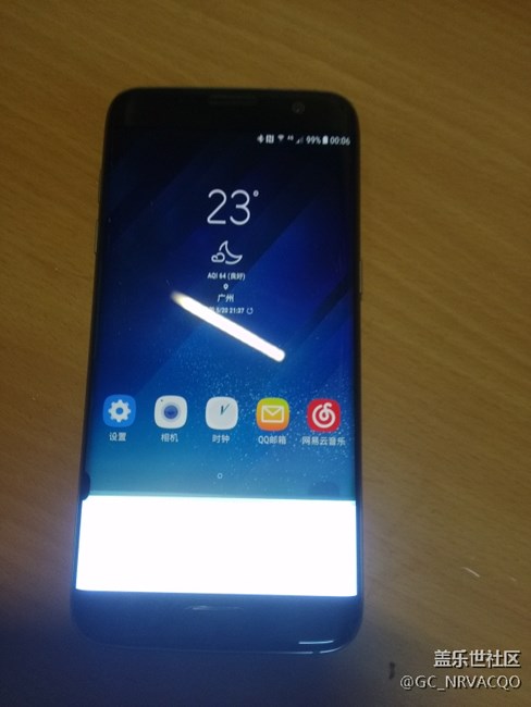 屏幕下方變白，一直閃，有沒有大佬遇見過？