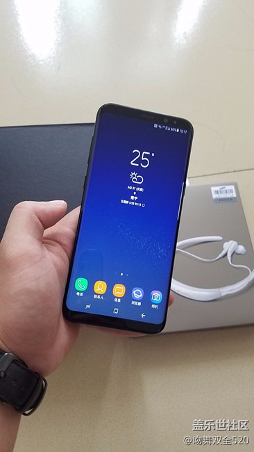 拿到手機(jī)咯。。。。