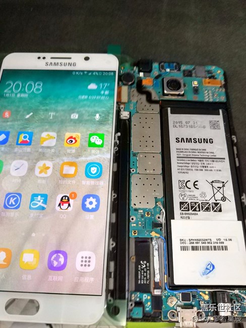 牛五的內(nèi)部構(gòu)造好簡(jiǎn)單，就是后蓋被我拆碎了