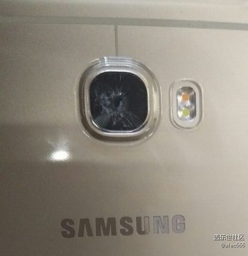 悲催的早上，攝像頭玻璃碎了