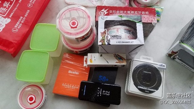 今天蘇寧去買8＋黑色，送的超多哈哈