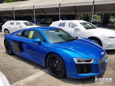 停車場(chǎng)偶遇R 8