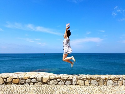 待出發(fā)的遠(yuǎn)方，有藍(lán)天白云和大海的方向