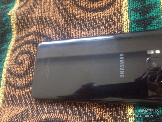 后殼顏色不一樣